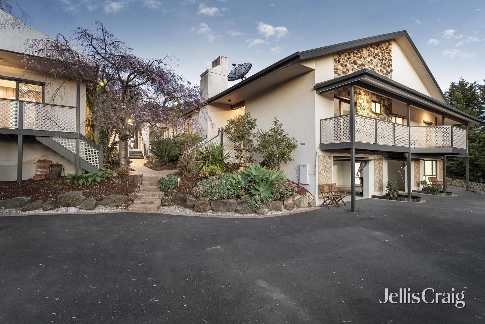 5 Huntingfield Court, Eltham image 1