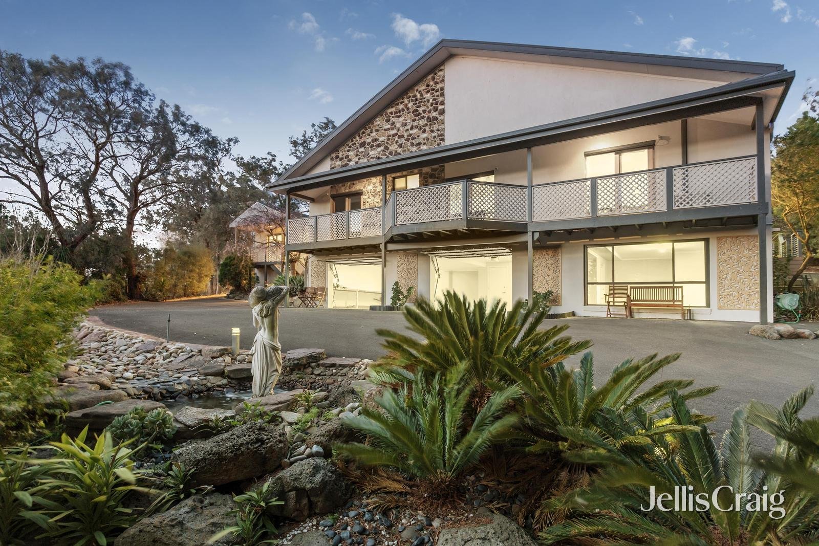 5 Huntingfield Court, Eltham image 2