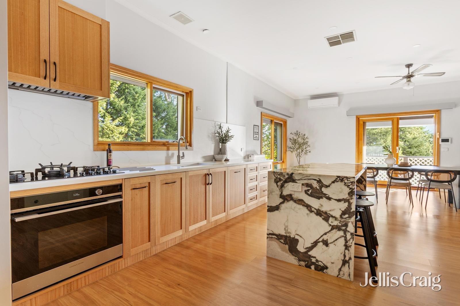 5 Huntingfield Court, Eltham image 4