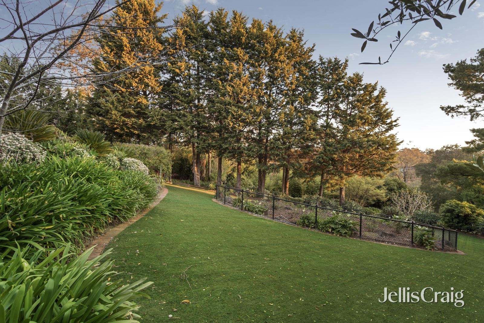 5 Huntingfield Court, Eltham image 24