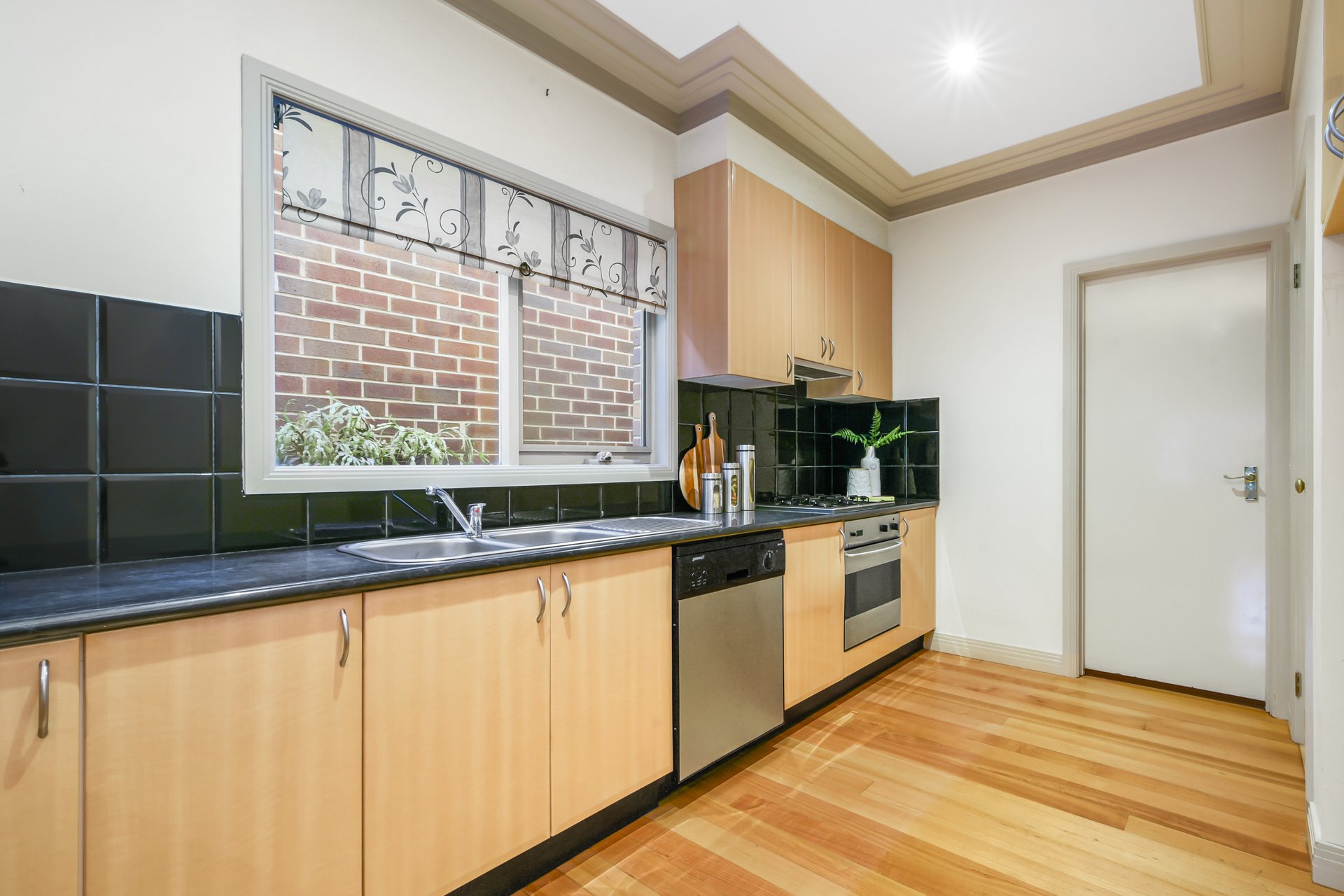 5 Ivanhoe Street, Glen Waverley image 6