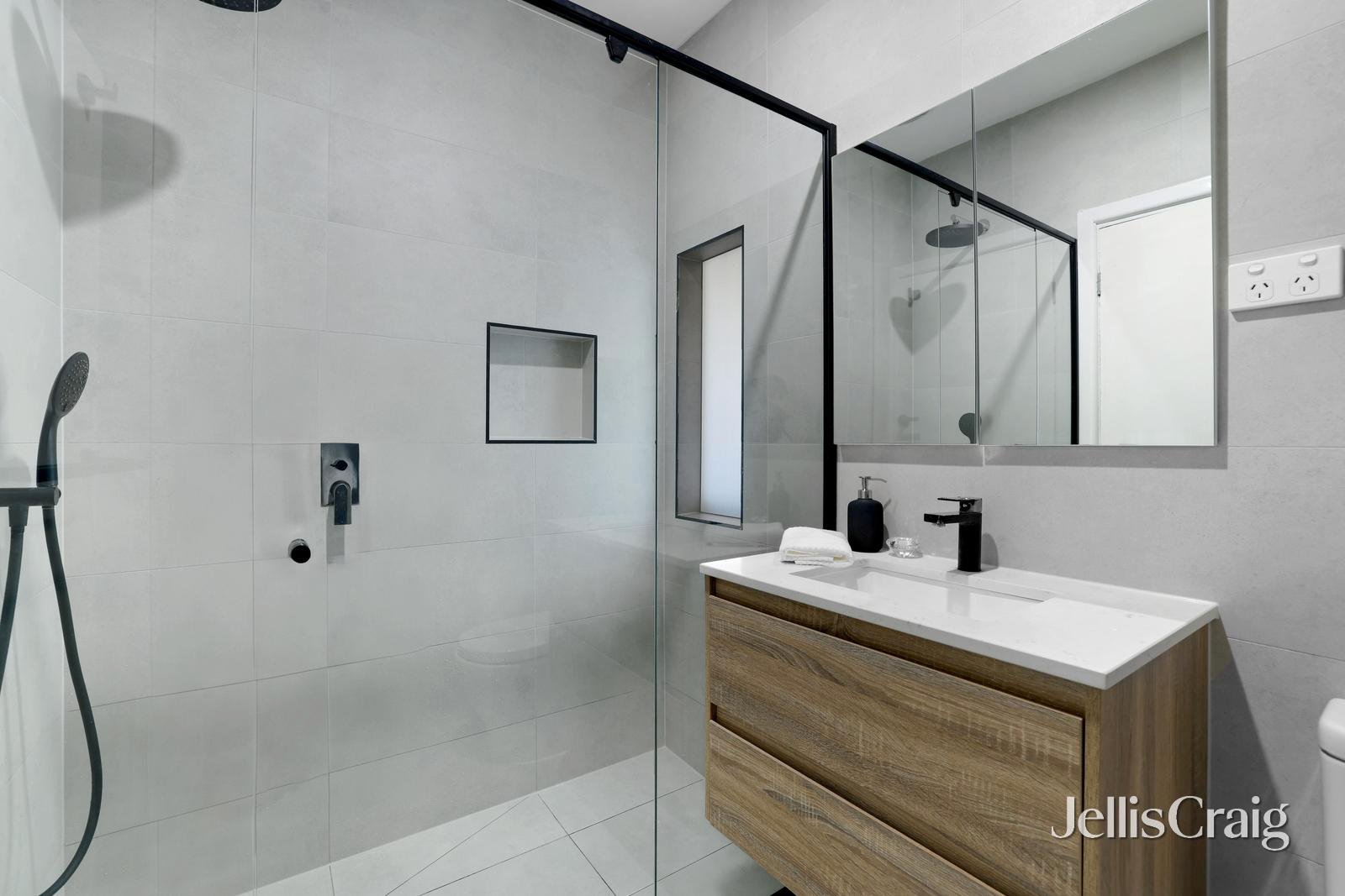 5 Jesmond Road, Croydon image 9