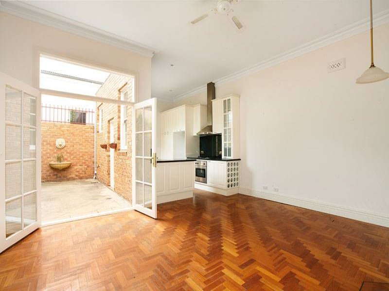 5 Johnson Street, St Kilda East image 2
