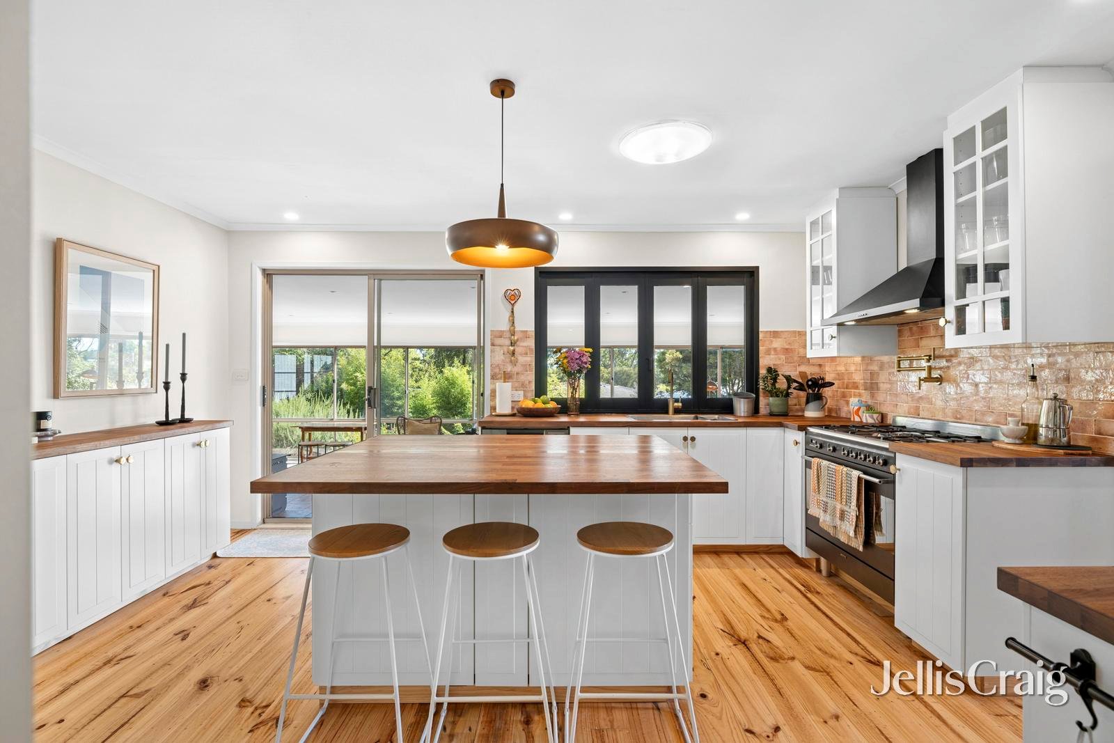 5 Julie Court, Woodend image 4