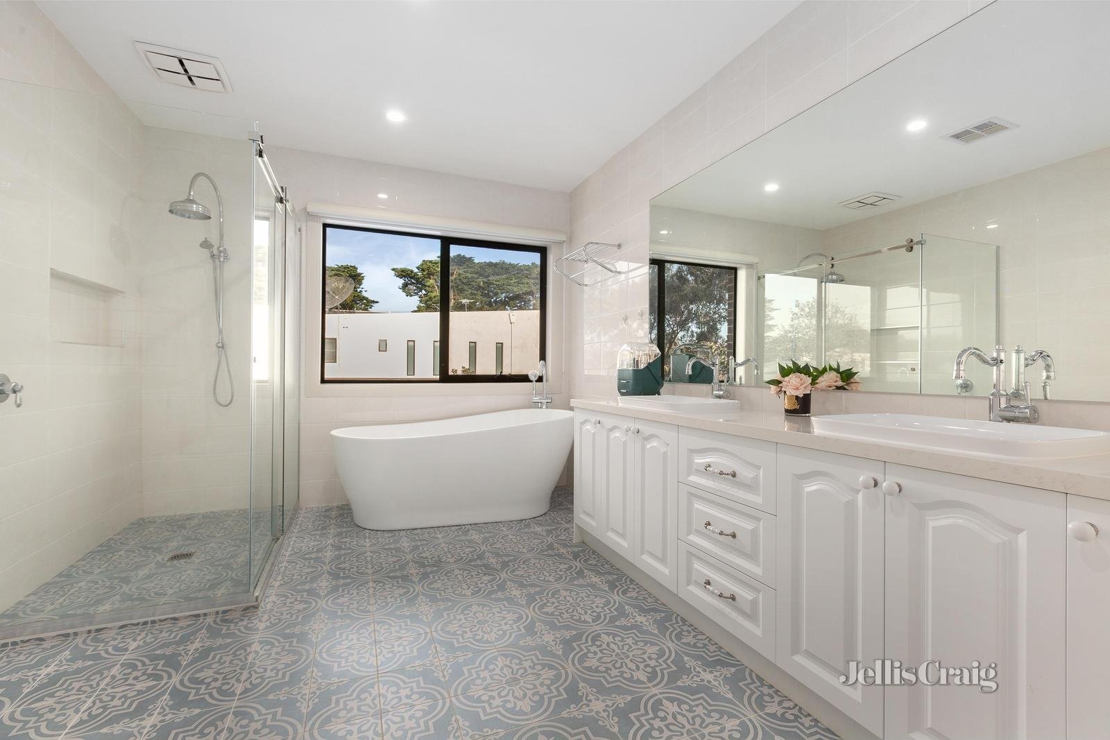 5 Kendari Avenue, Balwyn North image 8