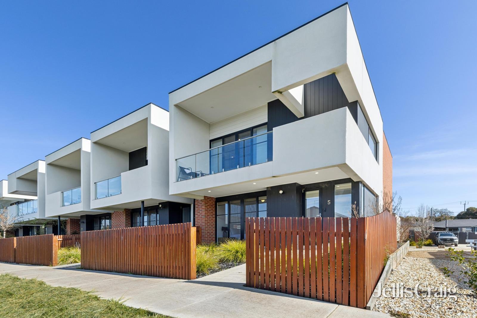 5 Kevlar Close, Canadian image 1
