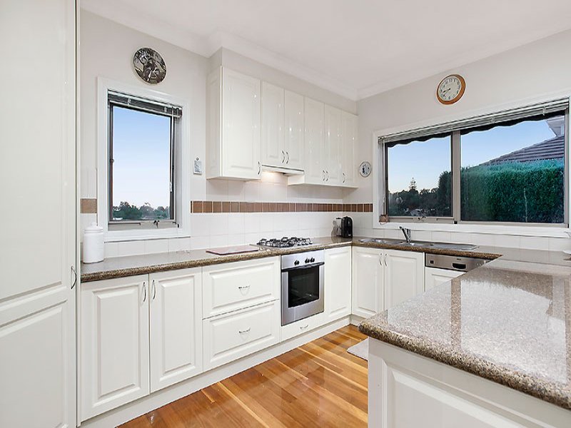 5 Kingswood Rise, Box Hill South image 5