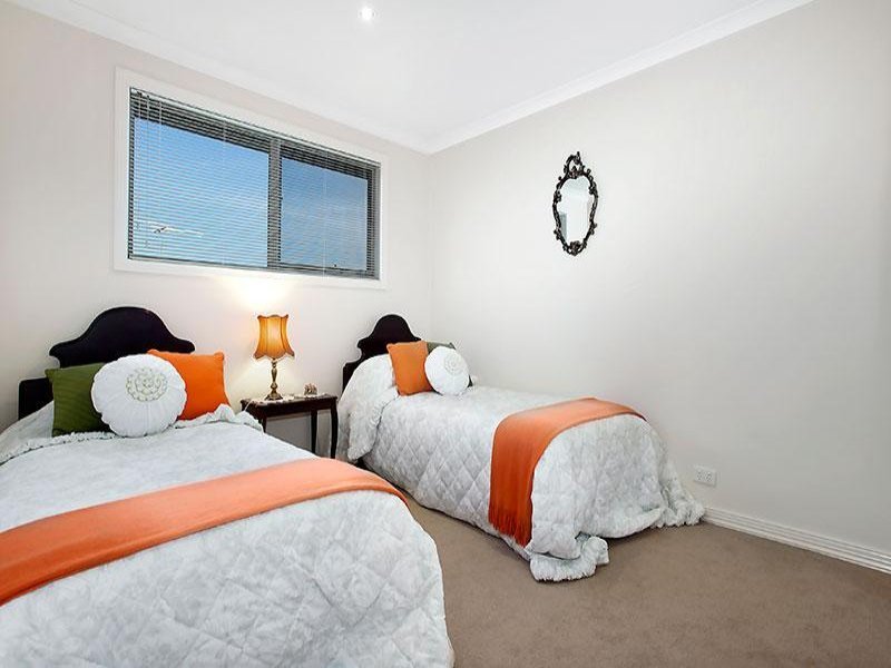 5 Kingswood Rise, Box Hill South image 7