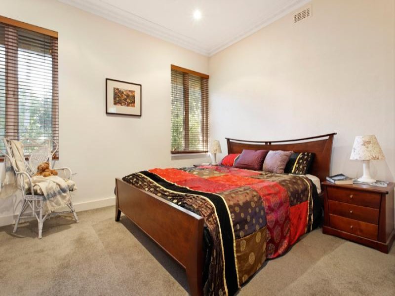 5 Kinsale Crescent, Mont Albert North image 5