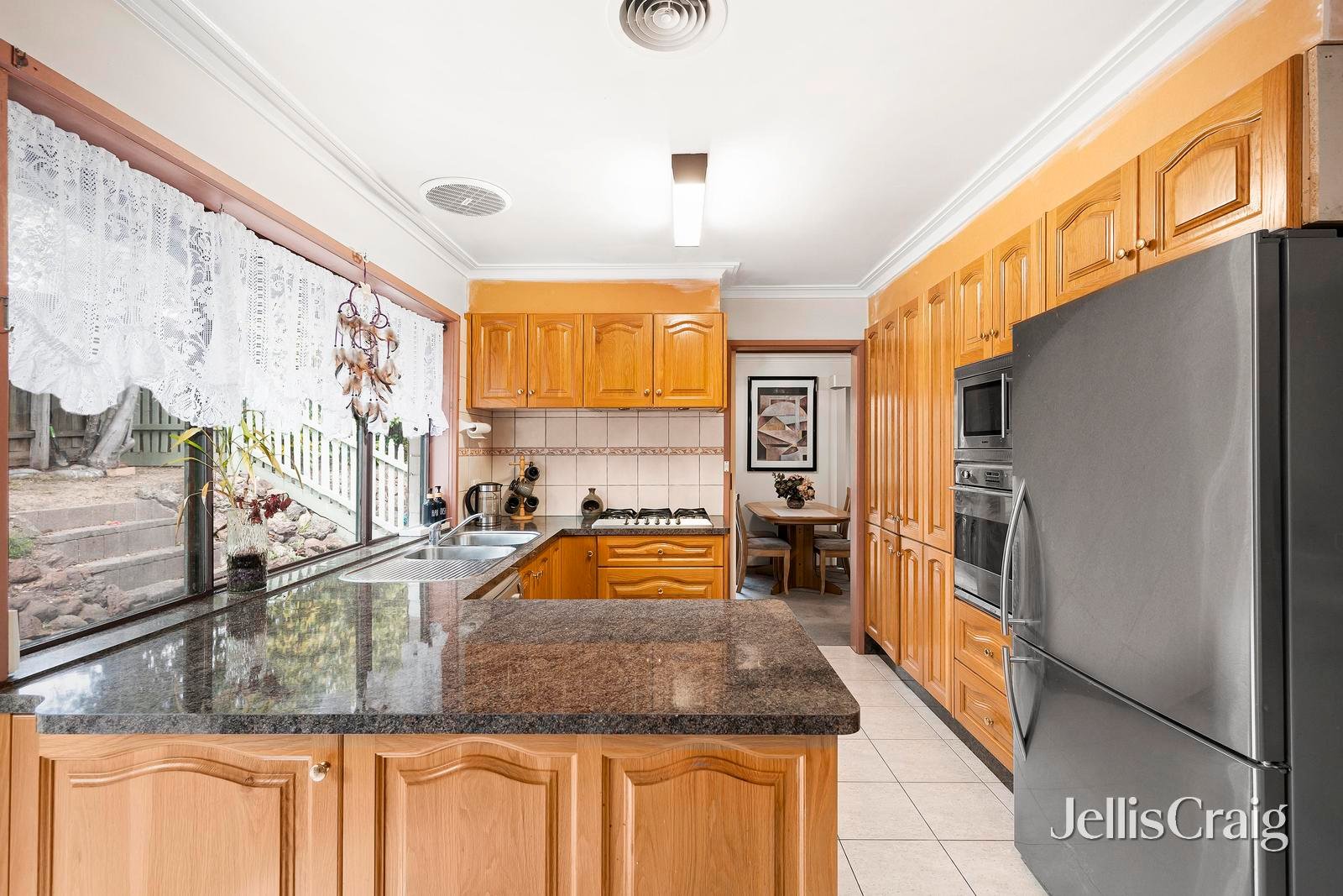 5 Larnook Crescent, Mooroolbark image 2