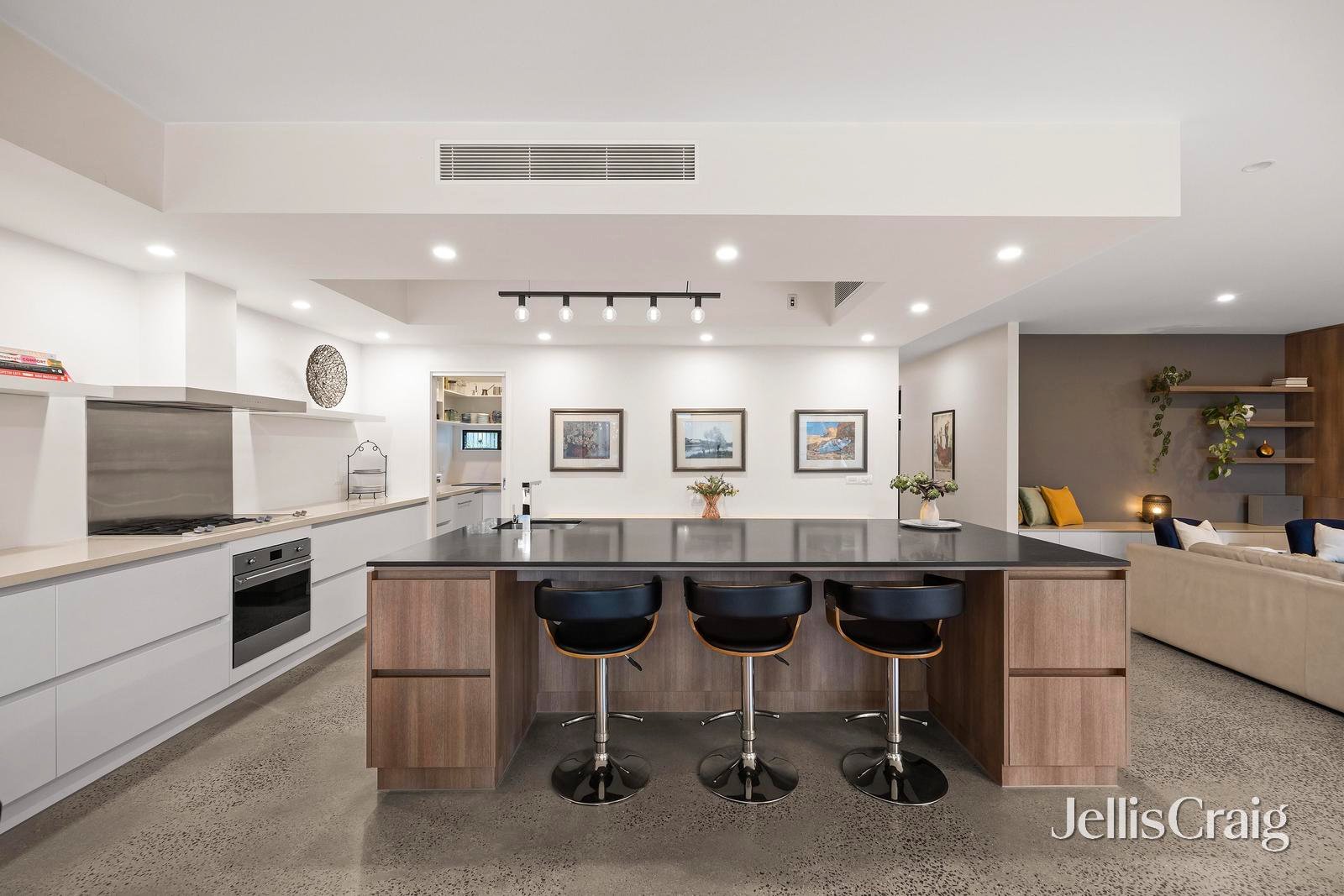 5 Latrobe Street, Newport image 3