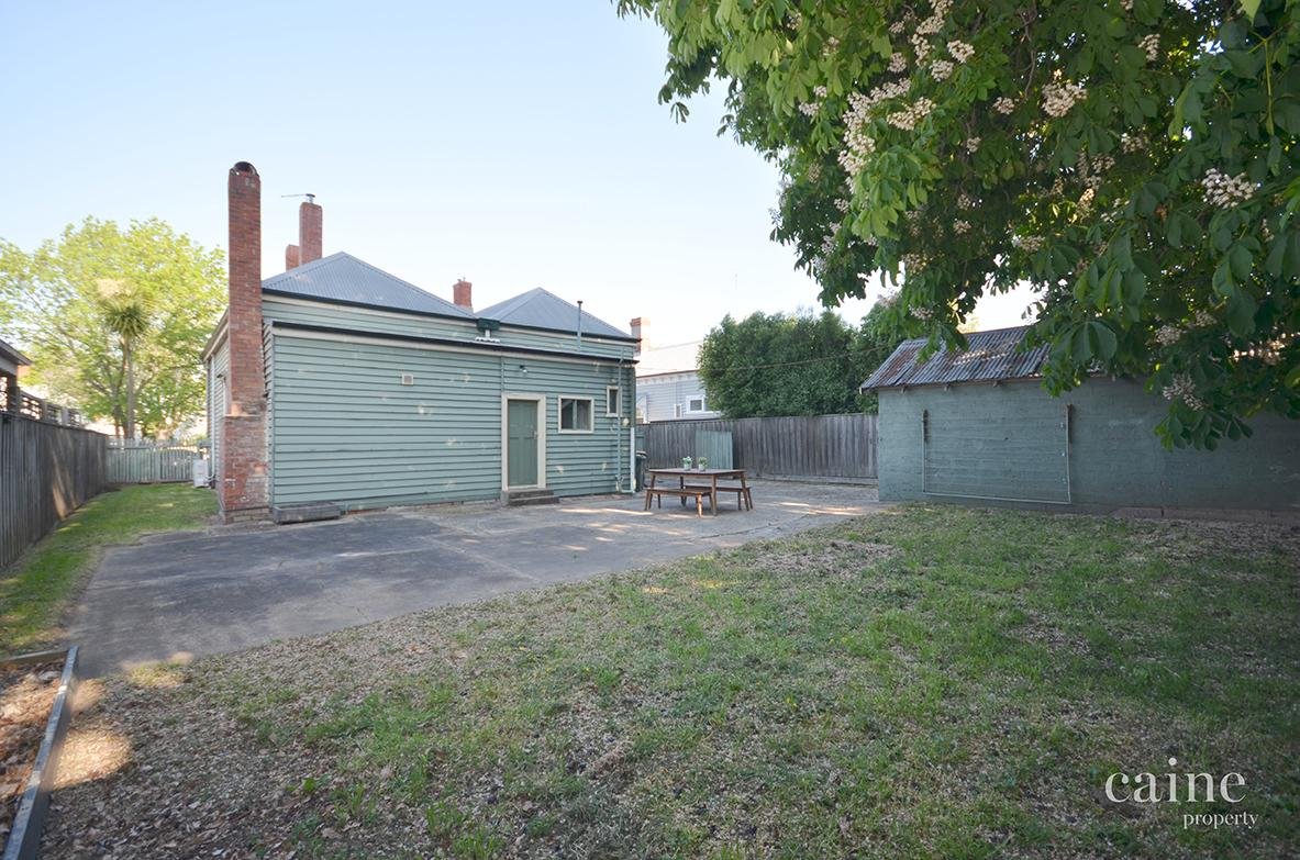 5 Loch Avenue, Ballarat Central image 12