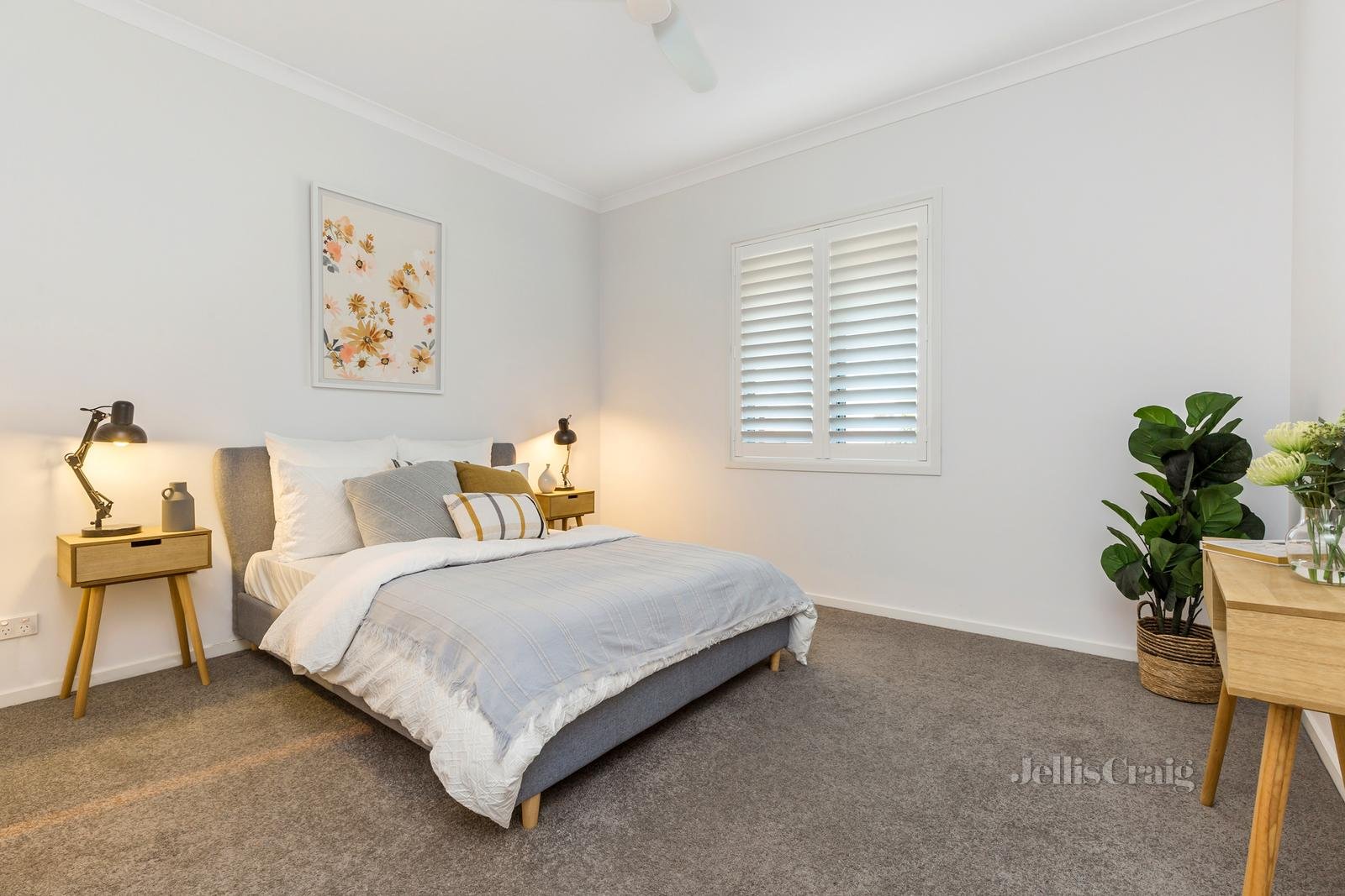 5 Long Court, Woodend image 14