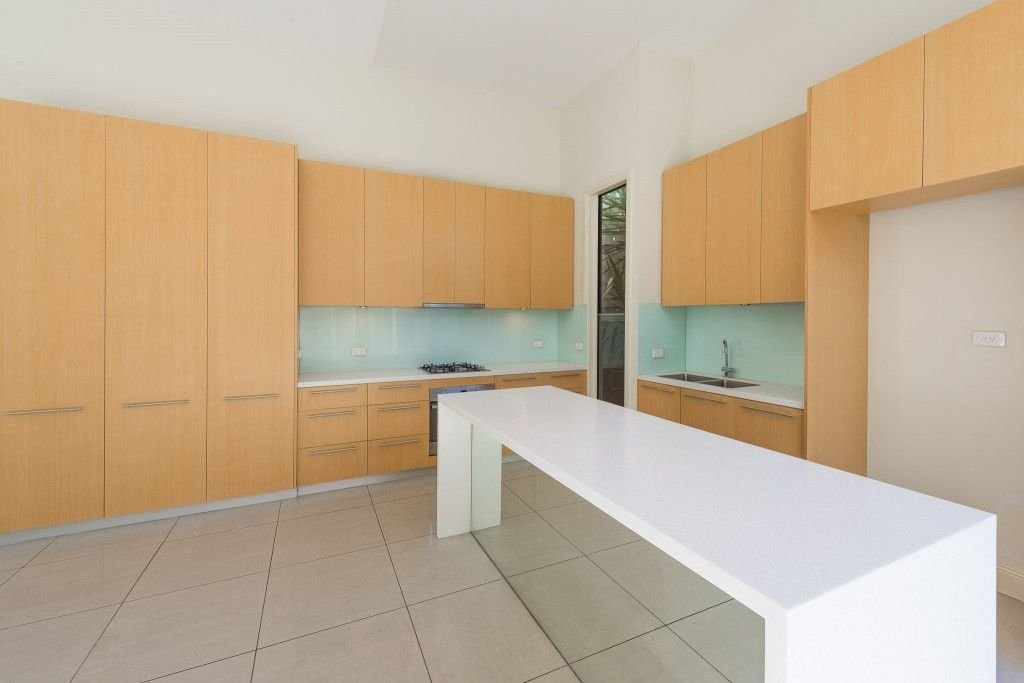 5 Longmore Street, St Kilda West image 4
