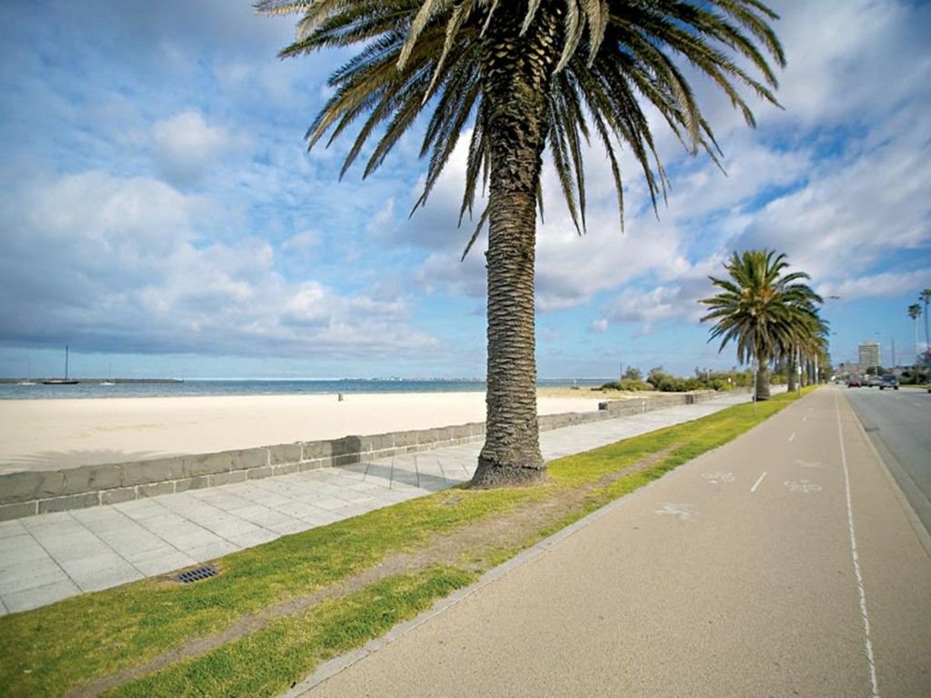 5 Longmore Street, St Kilda West image 9