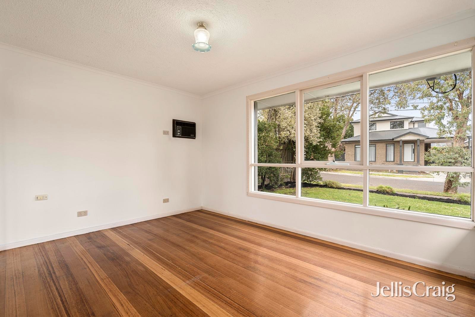 5 Luton Court, Croydon image 5