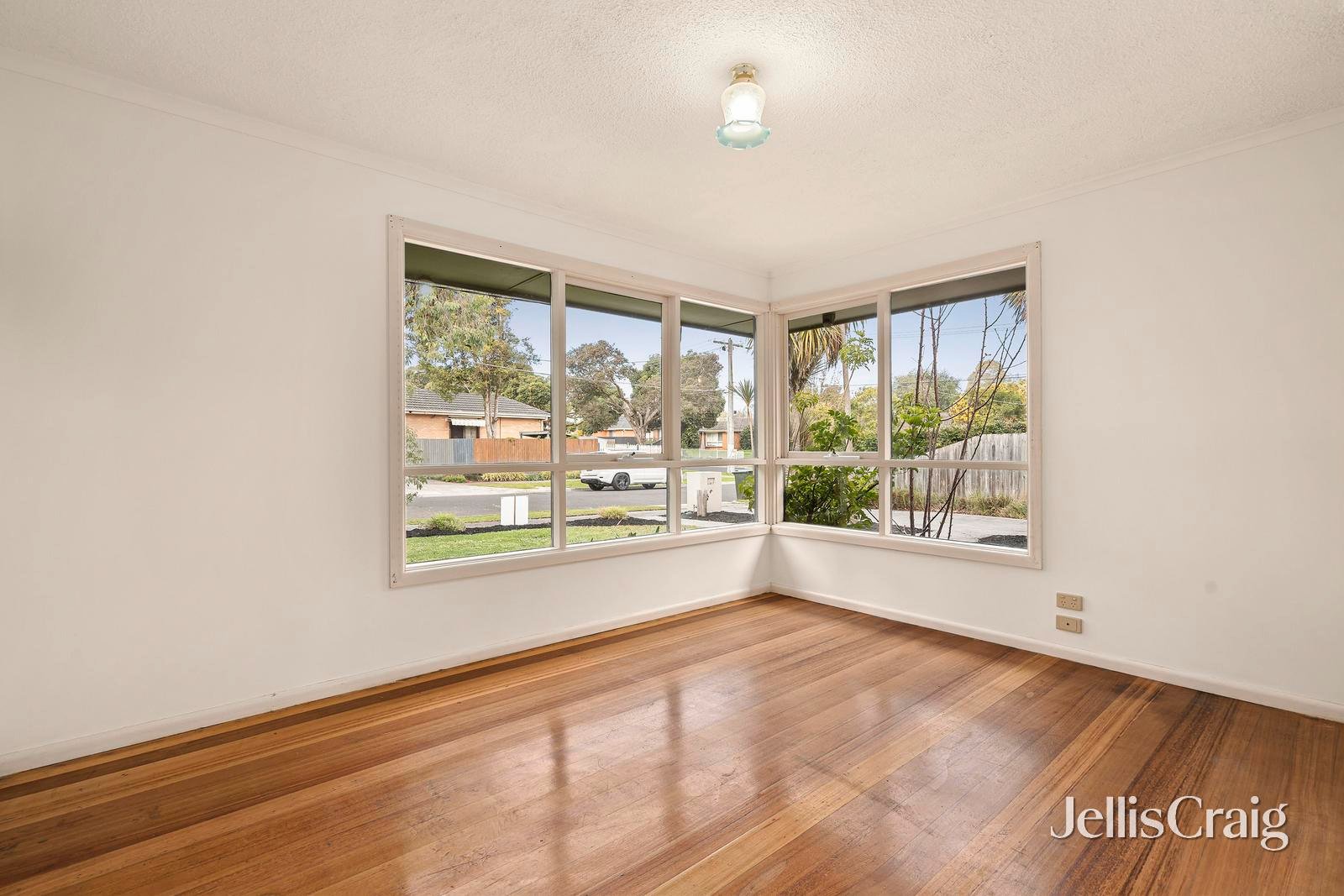 5 Luton Court, Croydon image 6