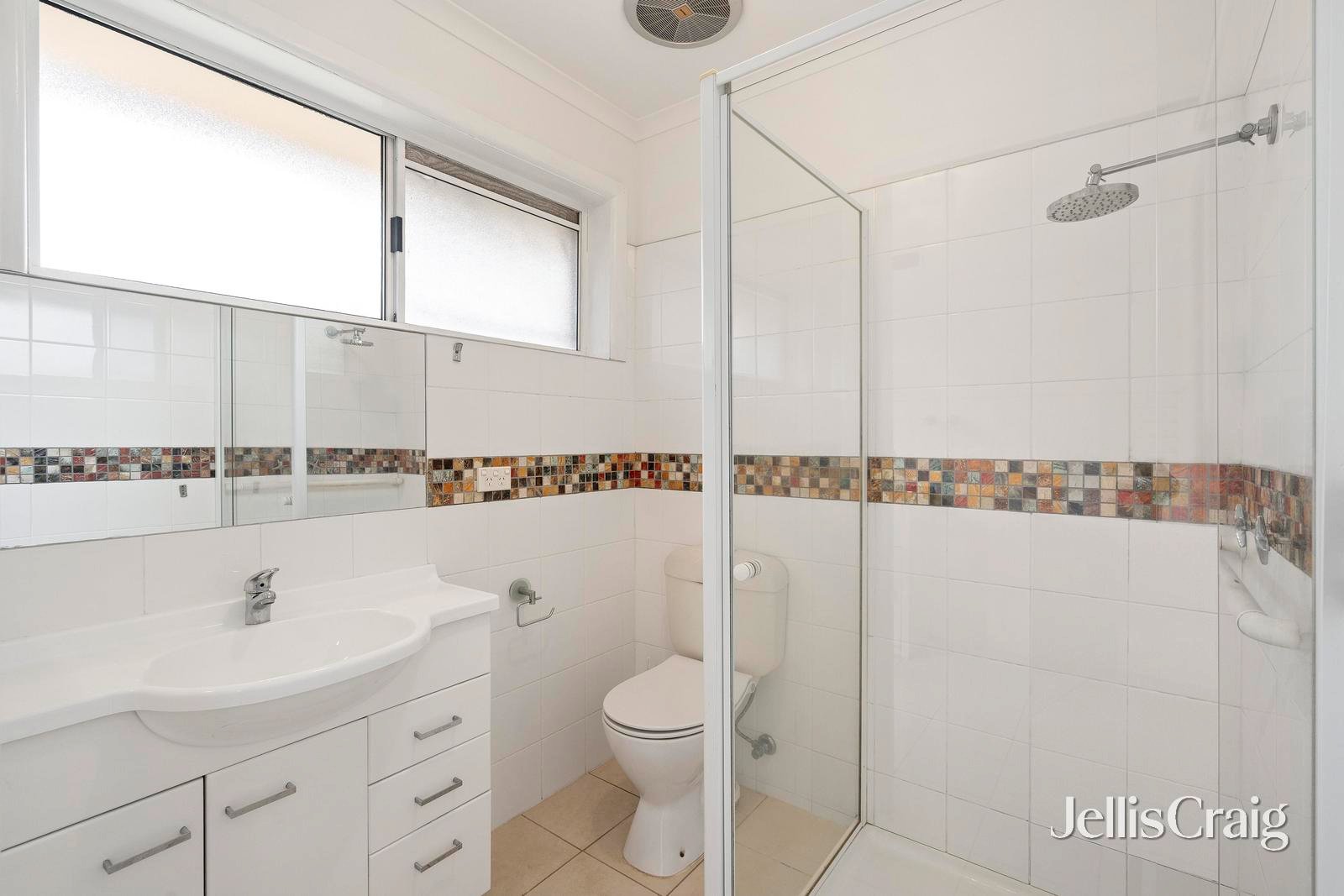 5 Luton Court, Croydon image 7