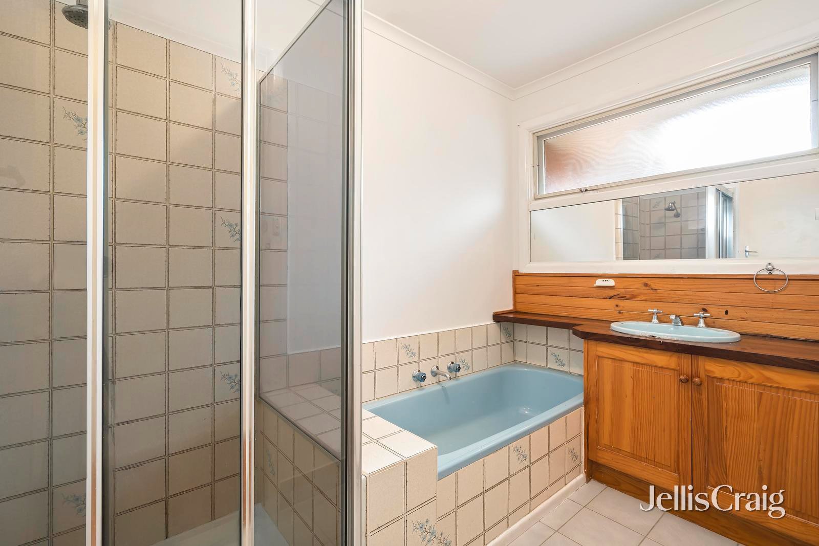 5 Luton Court, Croydon image 9