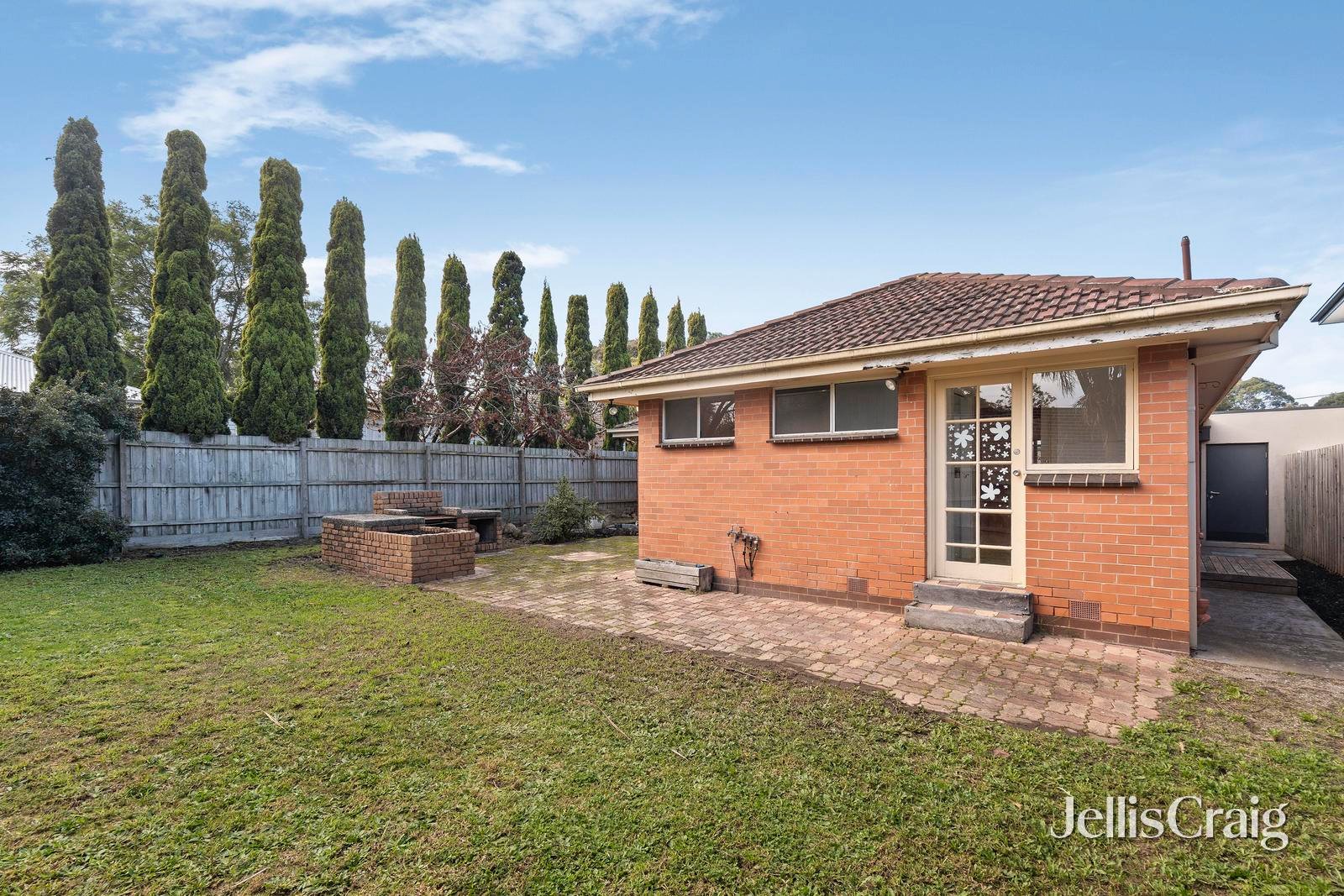 5 Luton Court, Croydon image 10