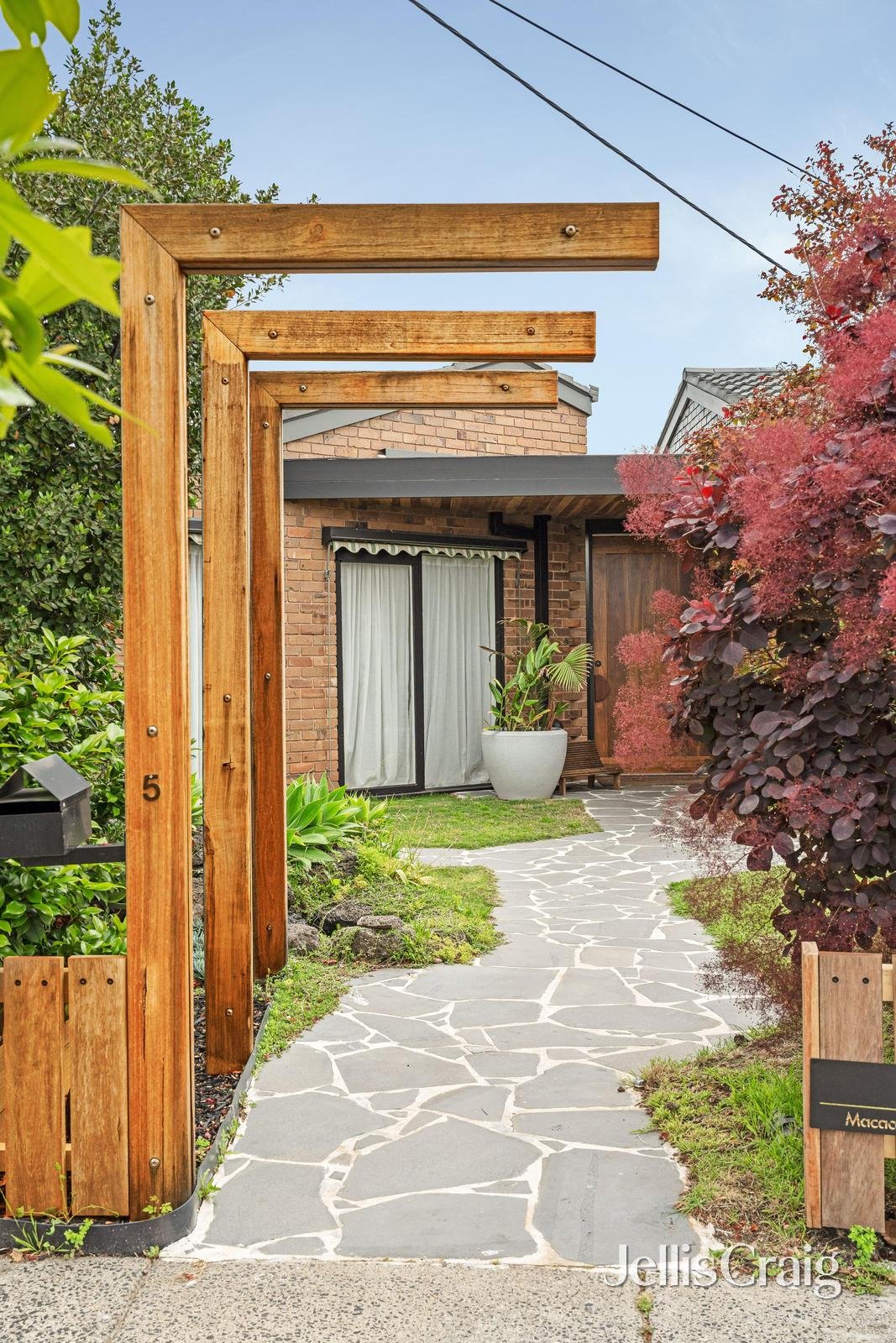 5 Macao Court, Cheltenham image 2