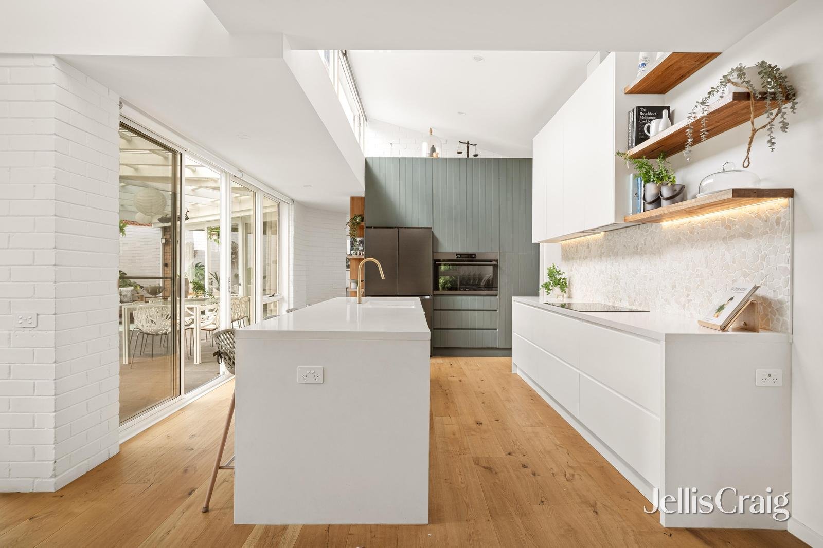 5 Macao Court, Cheltenham image 4