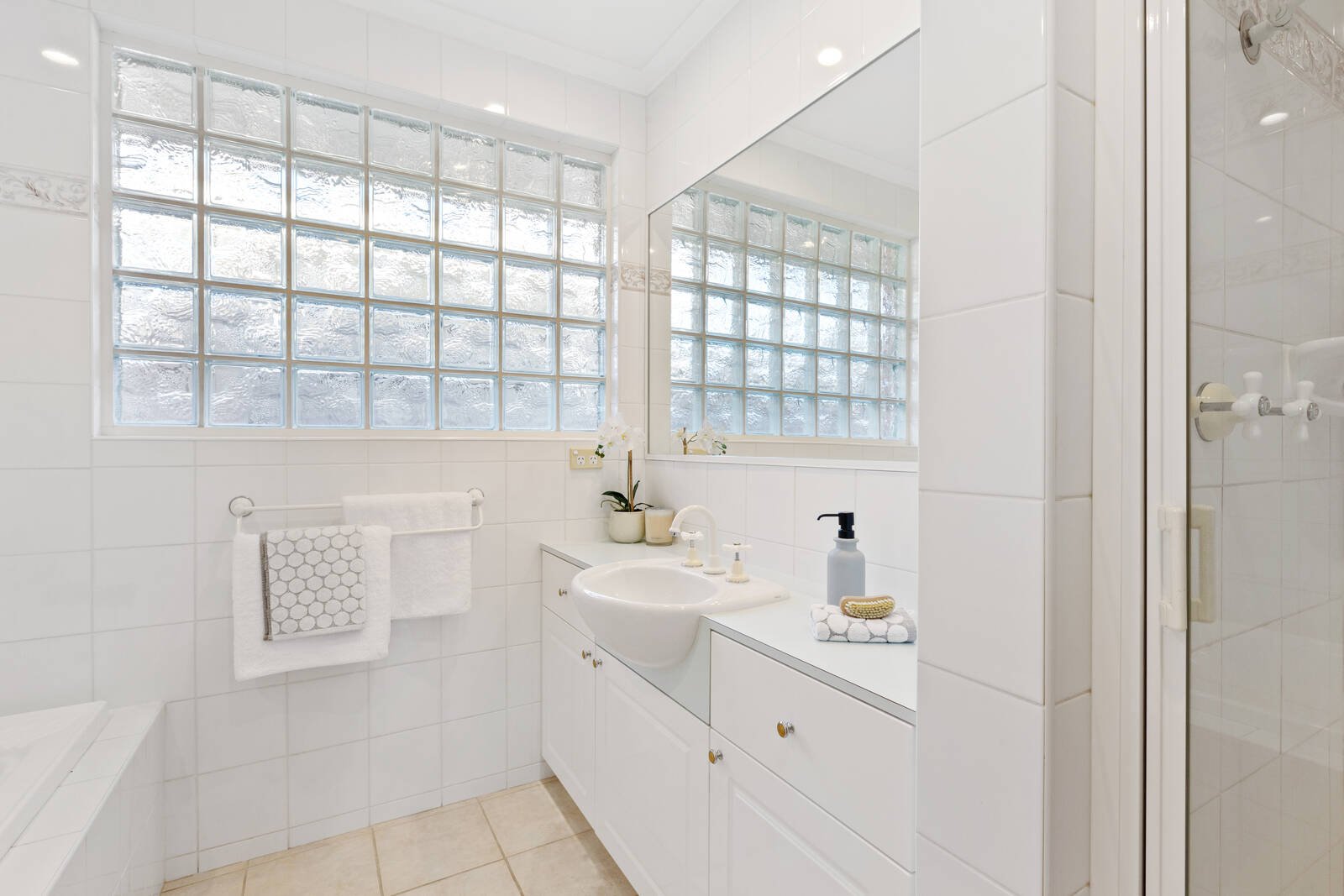 Property Gallery Thumbnail 12