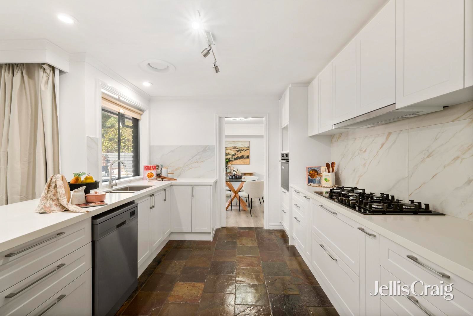 5 Mandowie Crescent, Croydon image 5