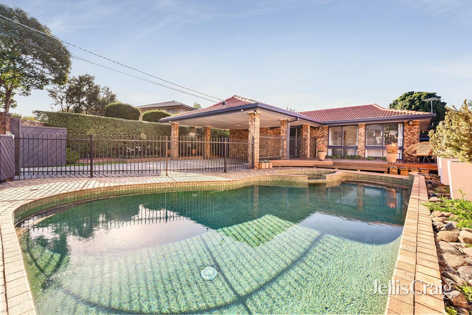 5 Maxine Court, Mentone image 1