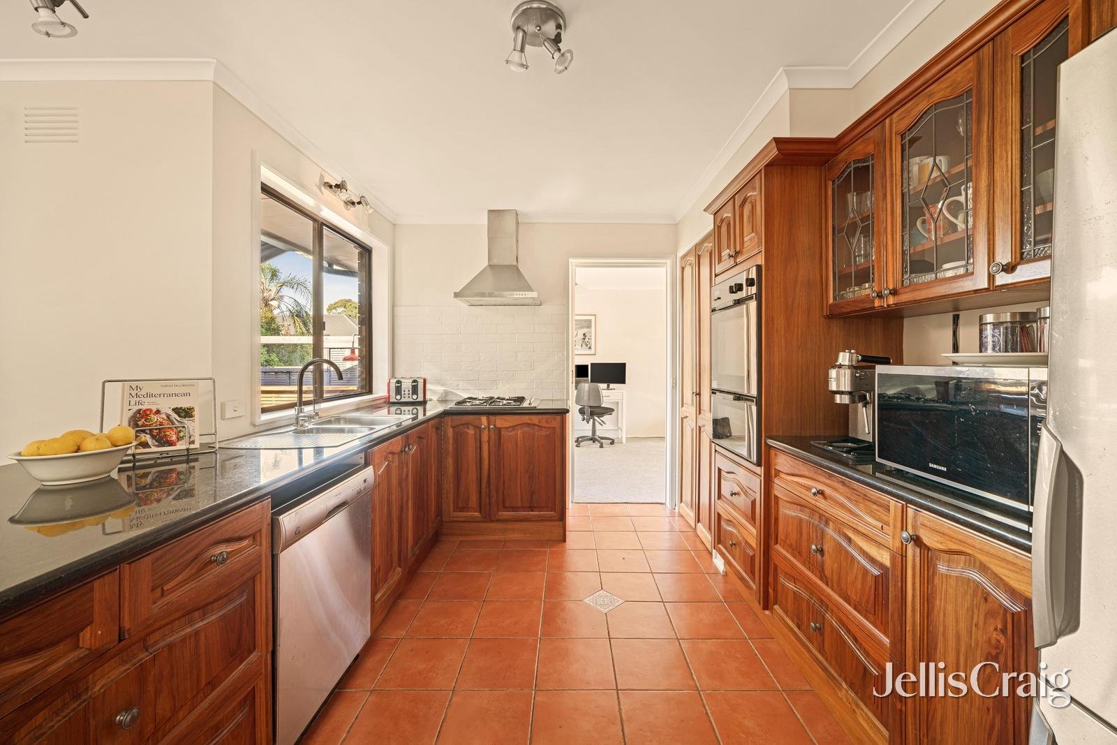 5 Maxine Court, Mentone image 3
