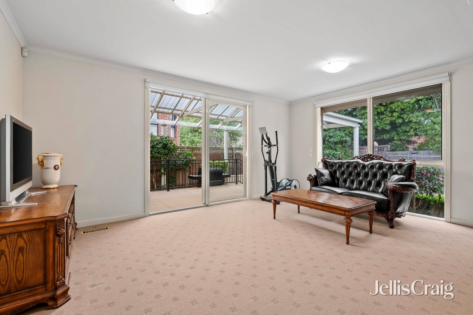 5 Maxwell Grove, Glen Waverley image 6