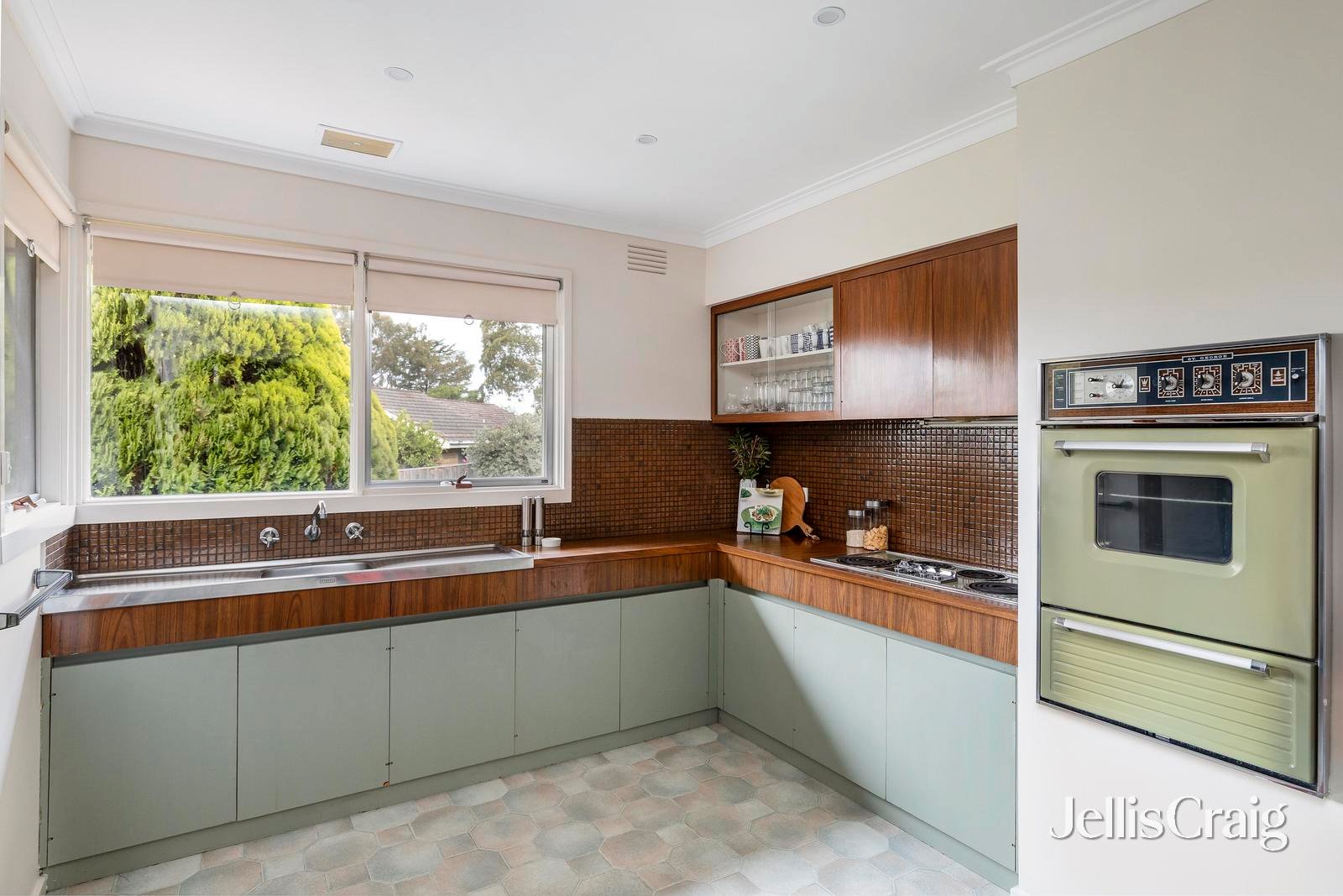 5 Mercedes Court, Rosanna image 8