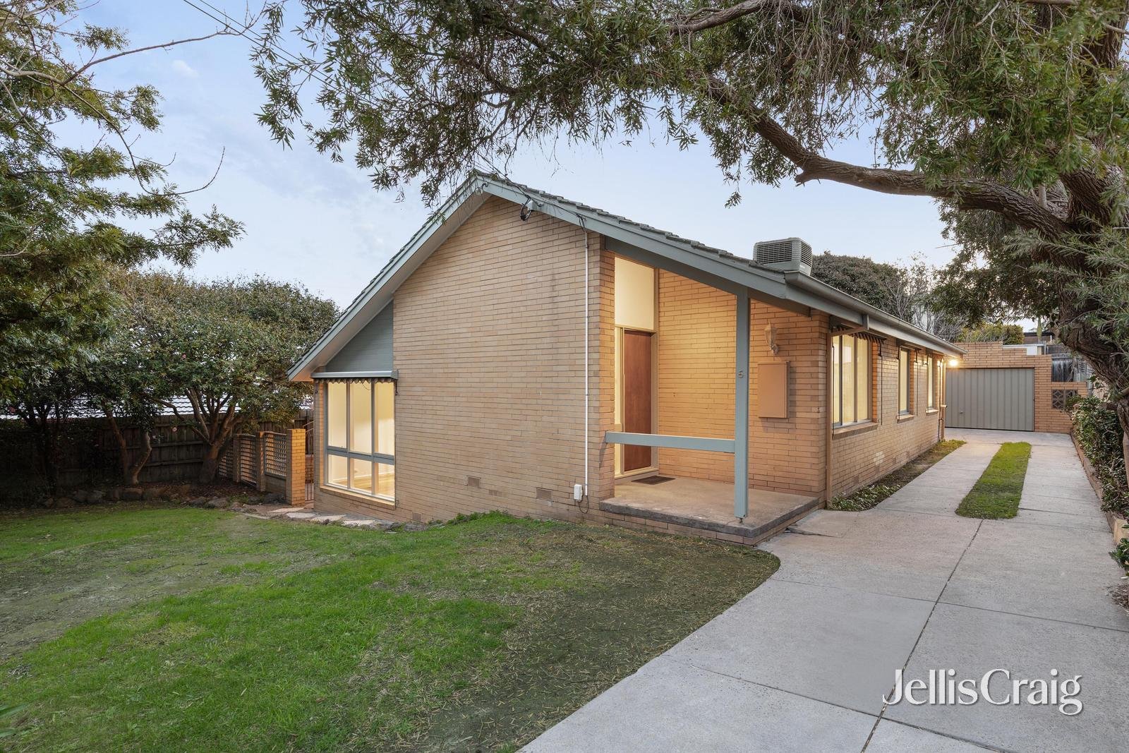 5 Monak Place, Yallambie image 1