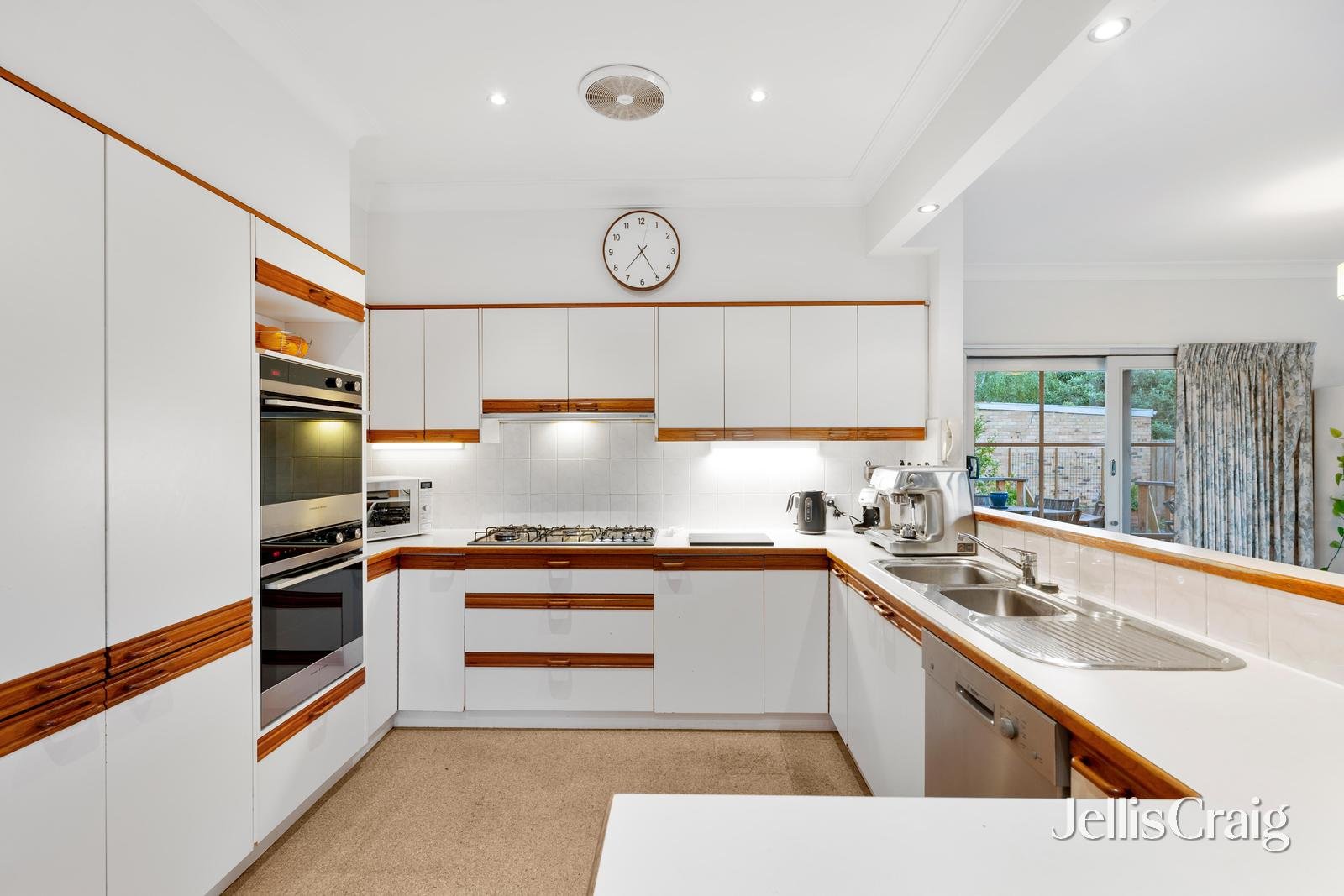 5 Nagara Court, Mount Waverley image 6