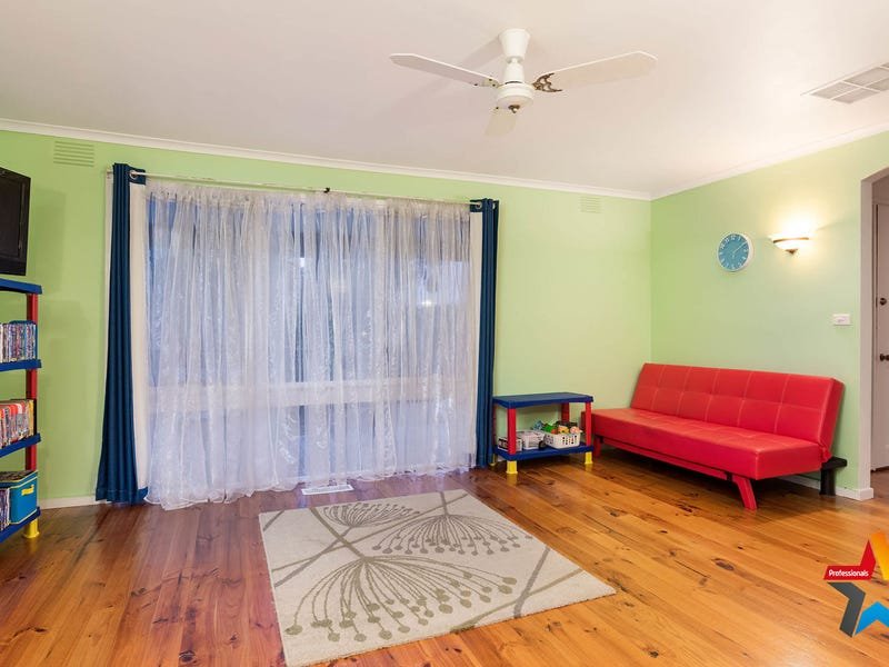 5 Oswin Court, Kilsyth image 3