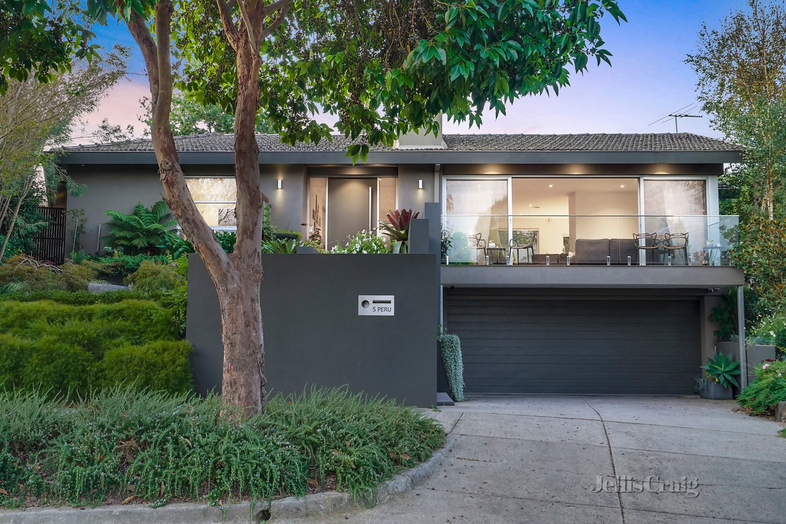 5 Peru Court, Mount Waverley image 1