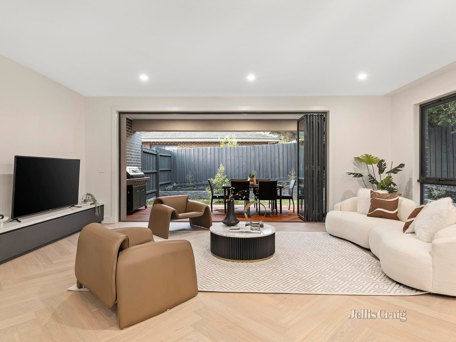 5 Philip Avenue, Doncaster image 2
