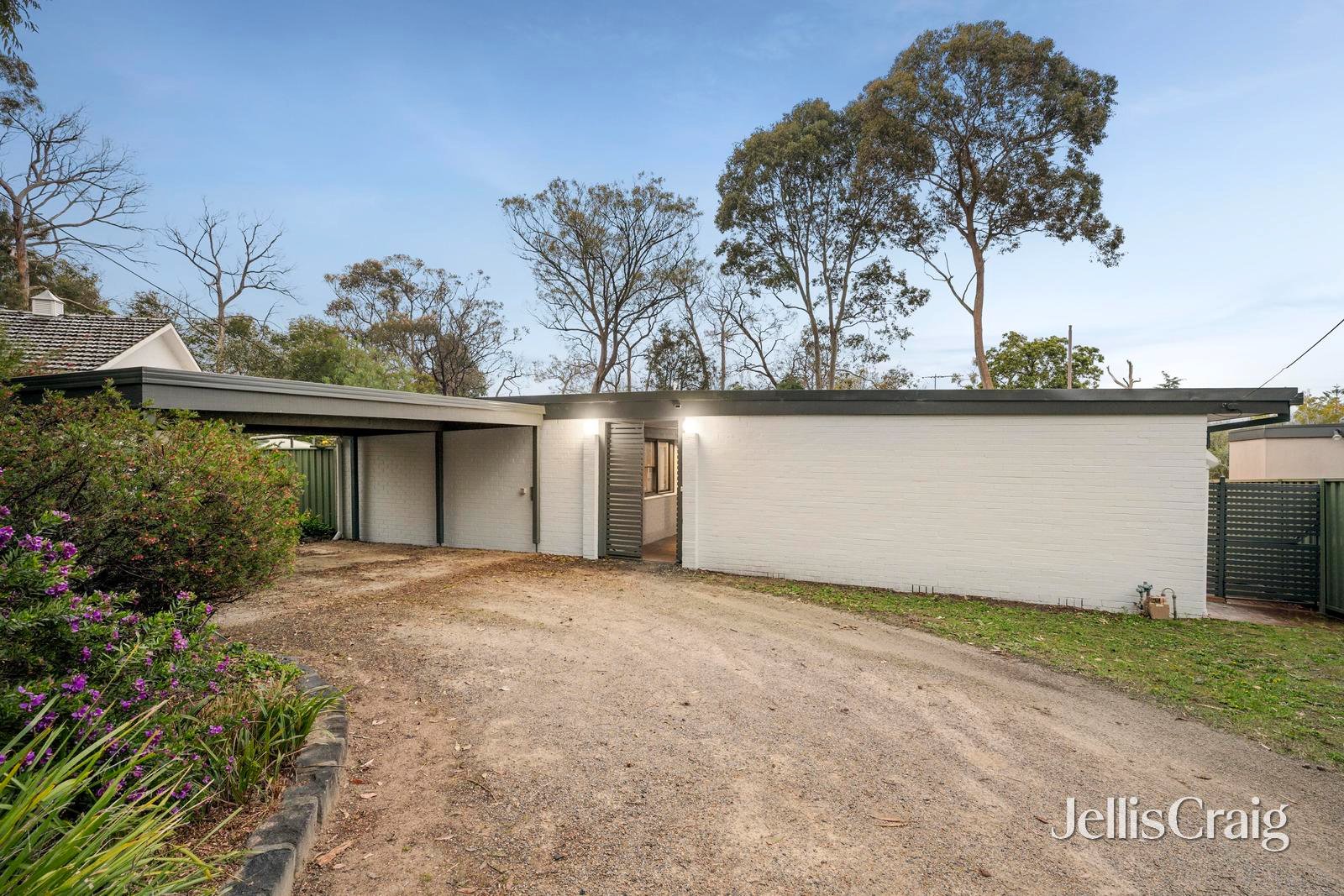 5 Pine Court, Croydon image 2