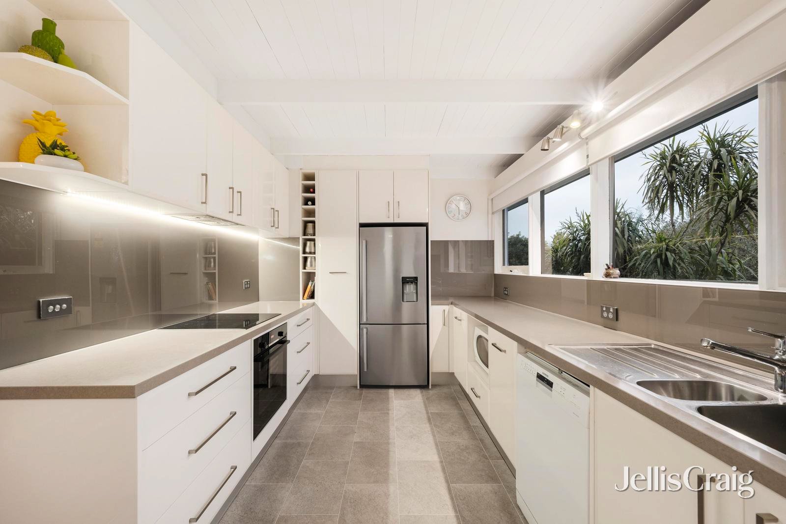 5 Pine Court, Croydon image 5