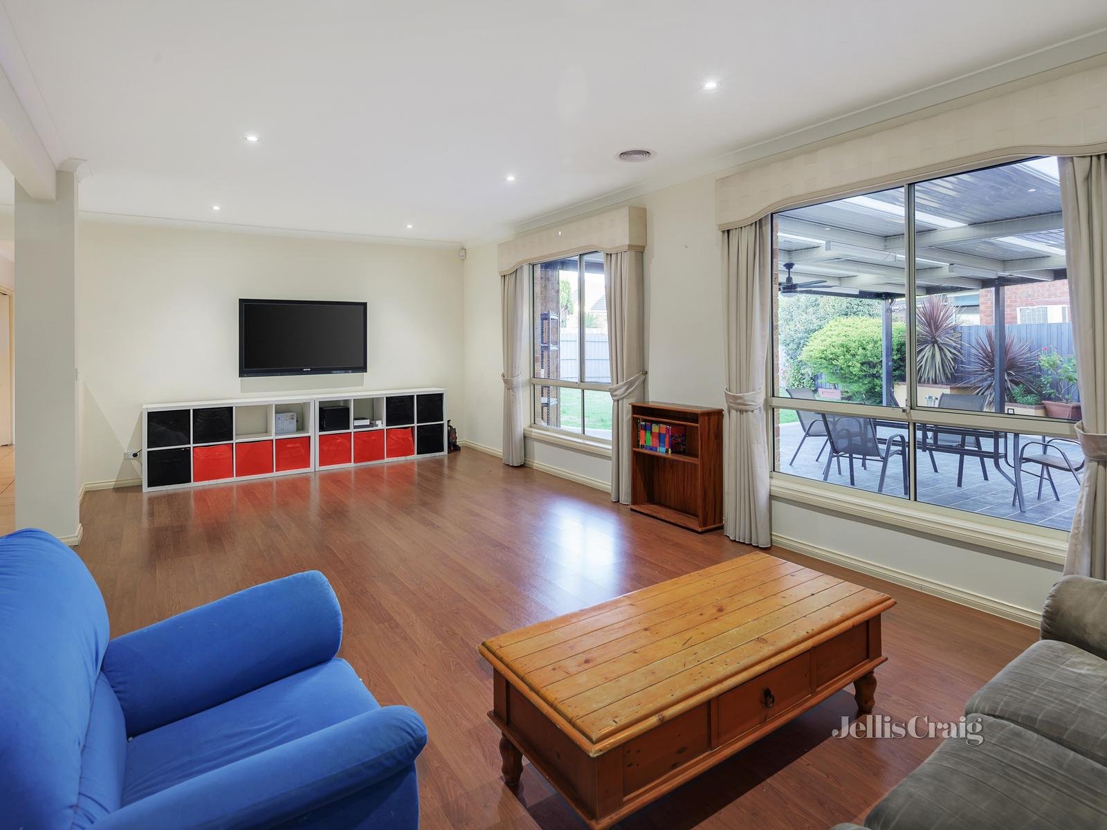 5 Point Pleasant Way, South Morang image 5