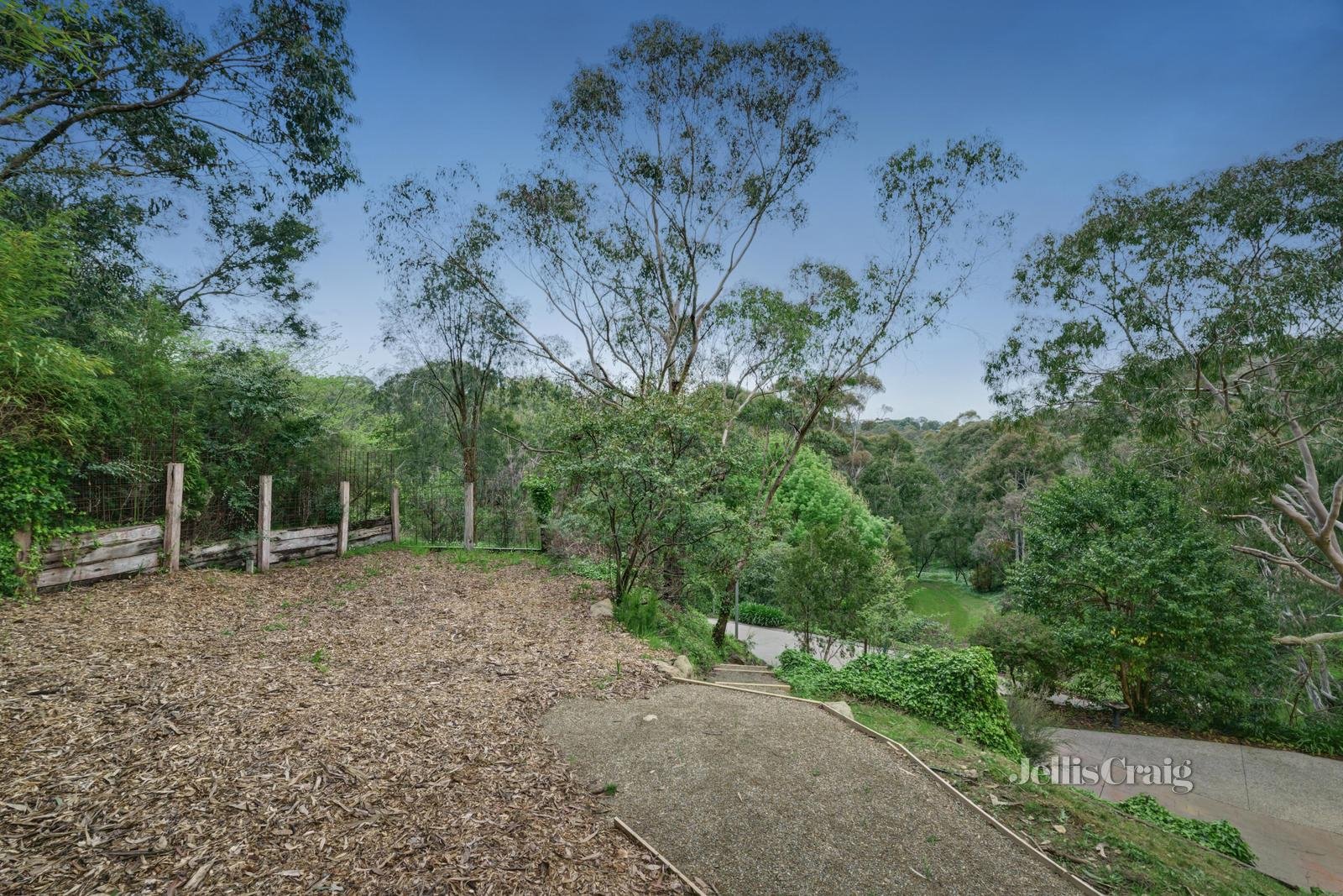 5 Raymond Elliot Court, Park Orchards image 14