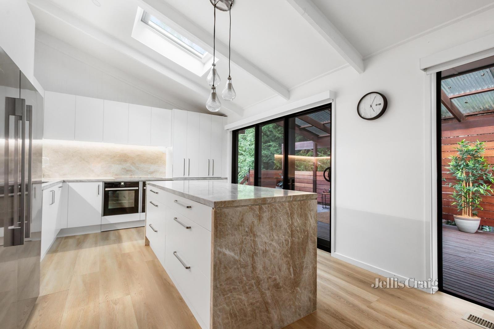 5 Roslyn Court, Eltham North image 5