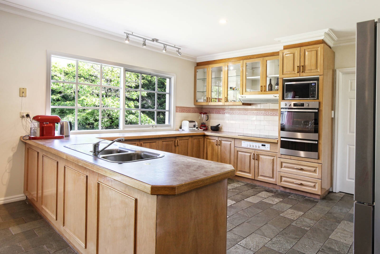 Property Gallery Thumbnail 3