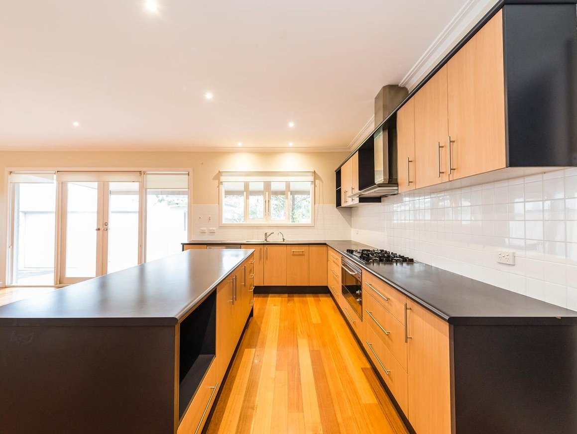 5 Seaview Avenue, Bentleigh image 5