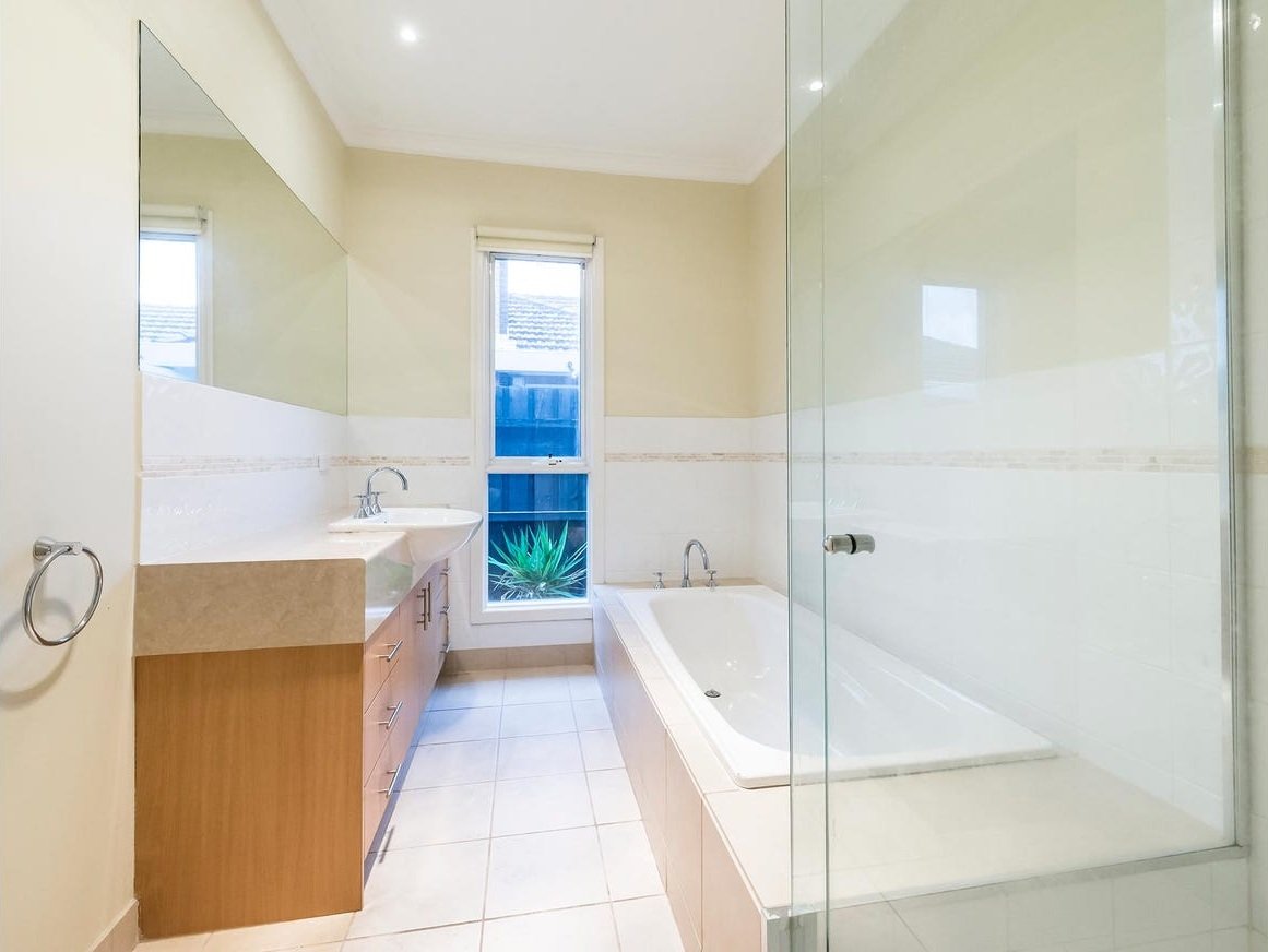 5 Seaview Avenue, Bentleigh image 6