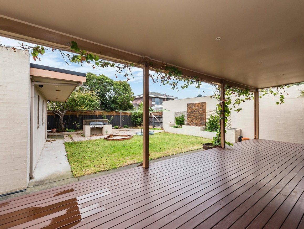 5 Seaview Avenue, Bentleigh image 9