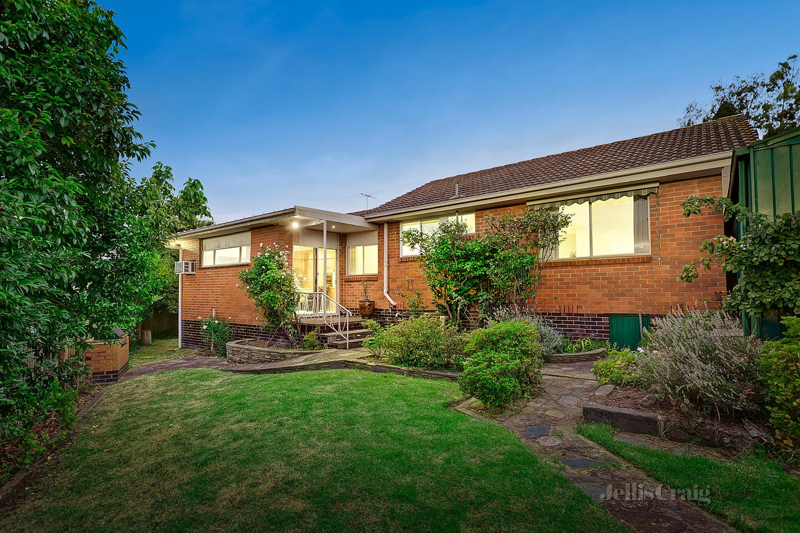 5 St Cloud Court, Mount Waverley image 7