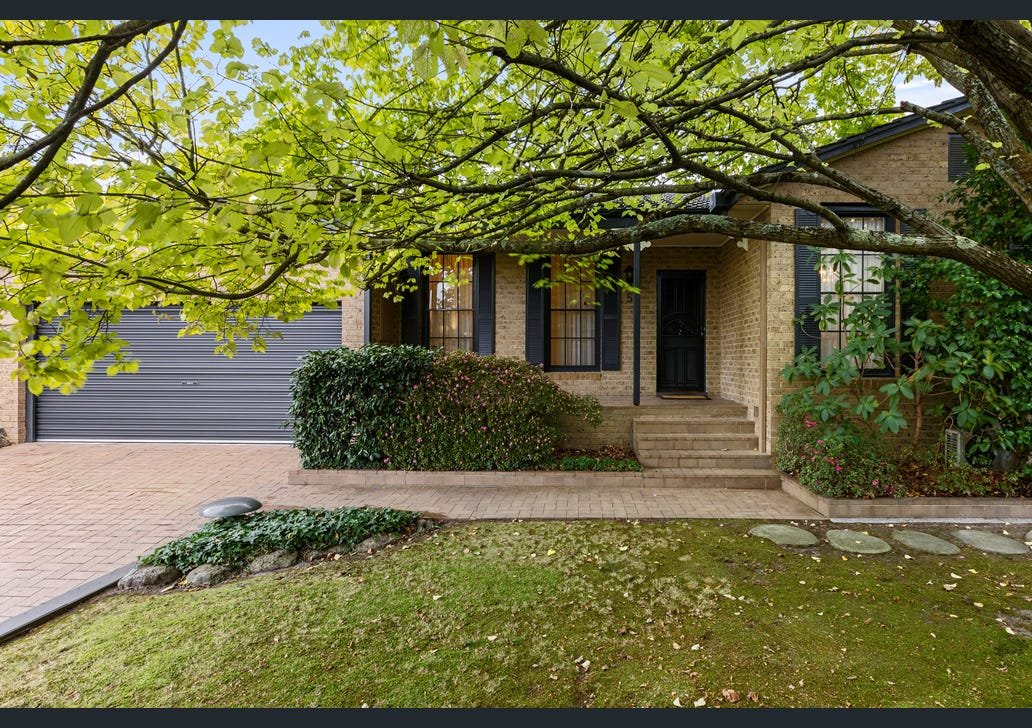 5 Sunnybrook Drive, Wheelers Hill image 3