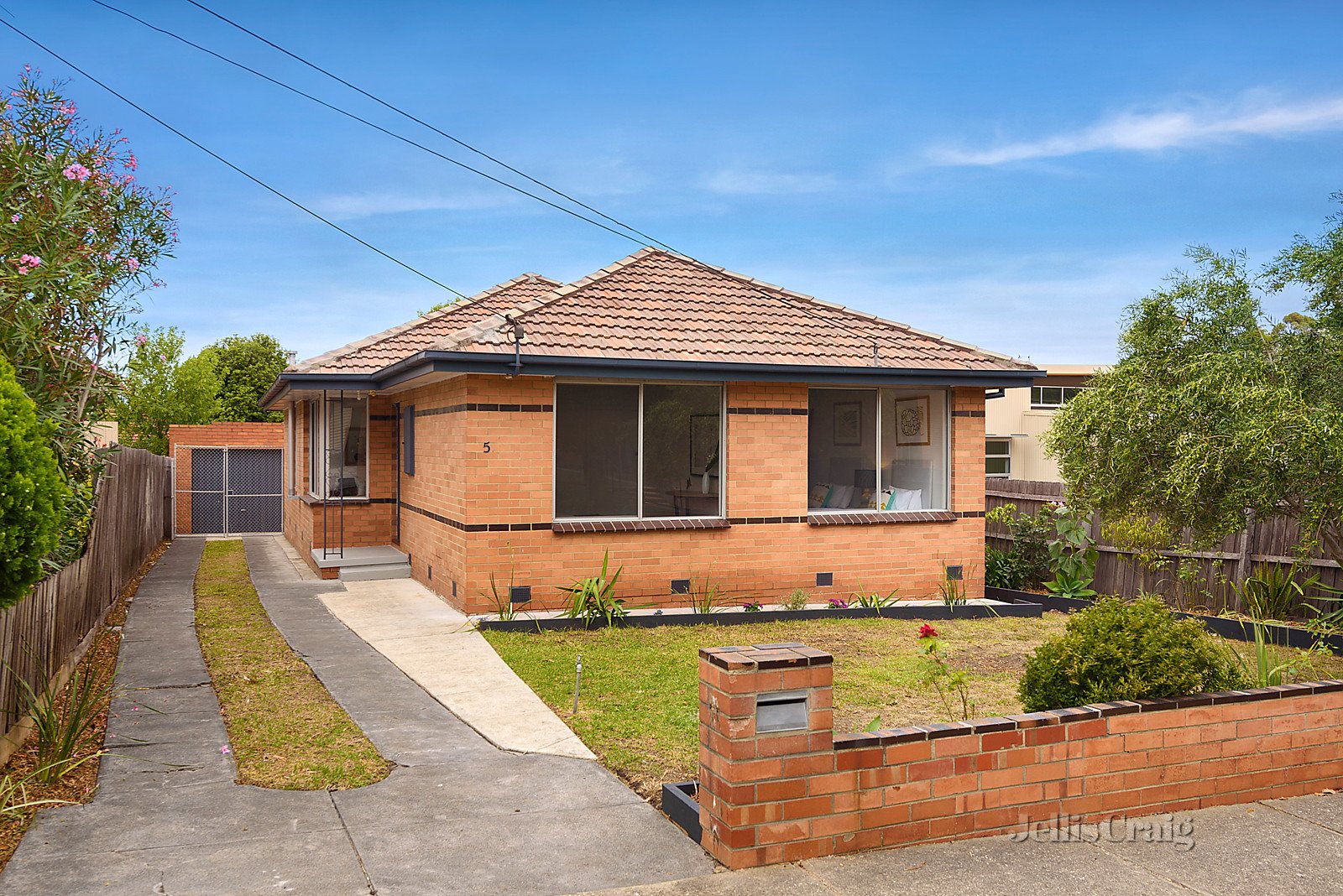 5 The Boulevard, Pascoe Vale South image 1