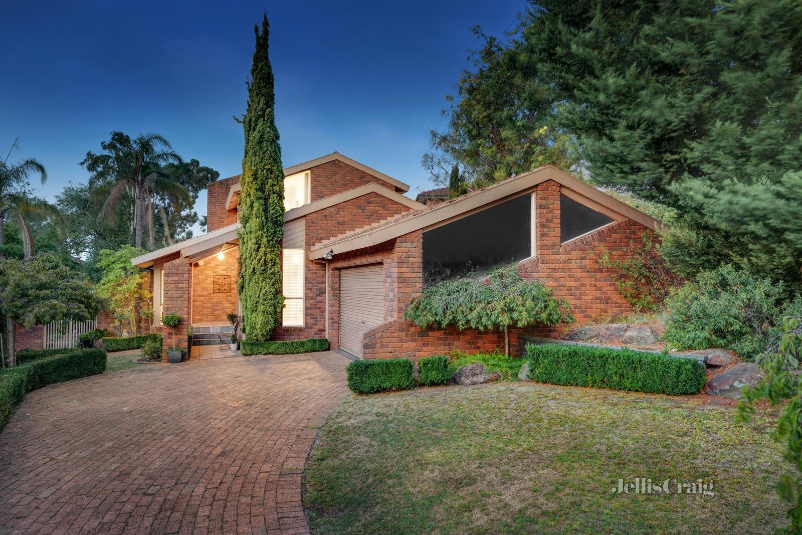 5 Thorncombe Walk, Doncaster East image 1